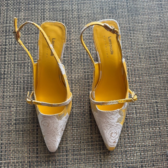 NEW Larroudé x Markarian Ines Pump In Yellow Floral Brocade - Picture 3 of 4
